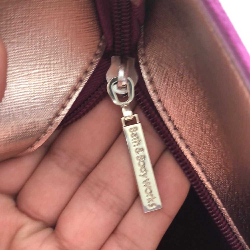 BATH AND BODY WORKS Rose Gold Tote & Pouch - Picture 5 of 5
